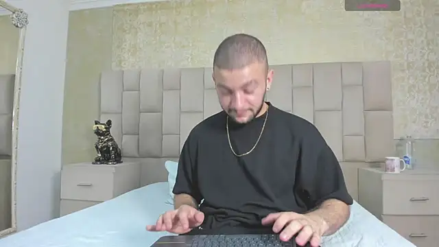 MaximusDick1  online show from November 14, 2025, 4:27 am