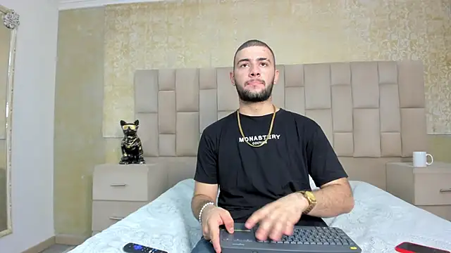 MaximusDick1  online show from October 17, 2025, 4:16 am