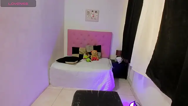 issa kitty online show from October 23, 2025, 8:18 pm