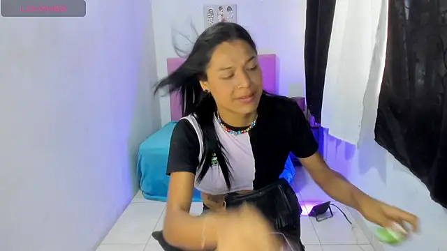 issa kitty online show from September 10, 2025, 7:02 pm