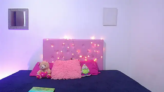 issa kitty online show from March 5, 2025, 4:45 am