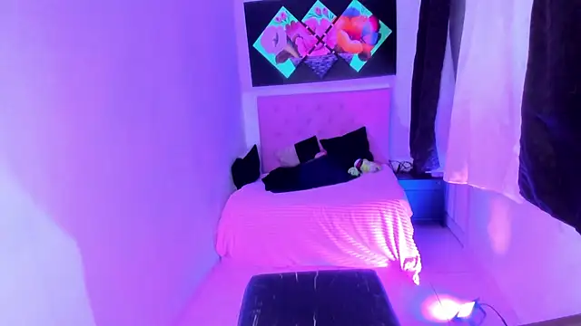 issa kitty online show from November 20, 2025, 10:42 pm