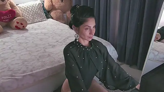 Snapshot of EvelynAisha chatting on November 20, 2025, 7:14 pm EvelynAisha online show from November 20, 2025, 7:14 pm