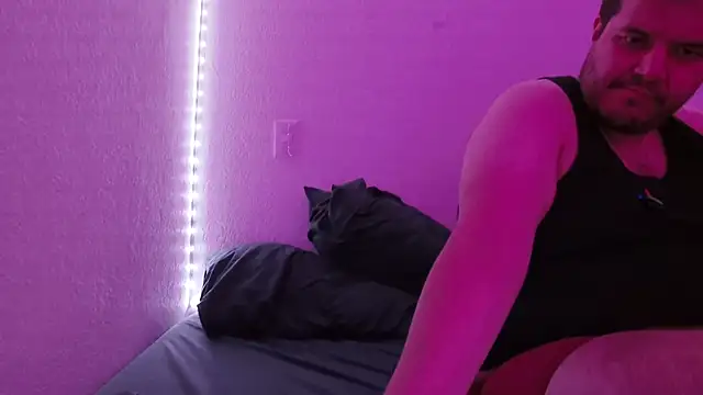 Snapshot of bearcloudcomputa chatting on October 7, 2025, 6:14 am bearcloudcomputa online show from October 7, 2025, 6:14 am