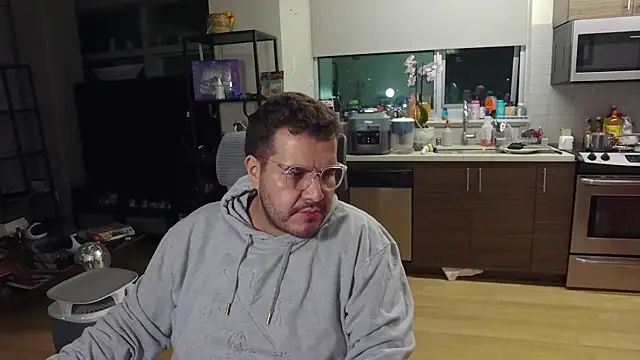 Snapshot of bearcloudcomputa chatting on December 29, 2024, 5:53 am bearcloudcomputa online show from December 29, 2024, 5:53 am