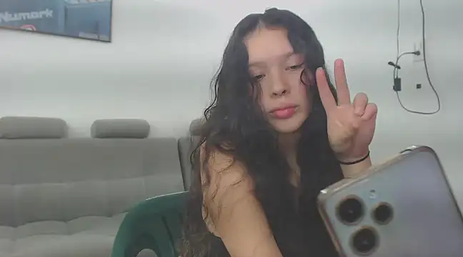 Snapshot of Yeimi360 chatting on March 20, 2025, 1:02 am Yeimi360 online show from March 20, 2025, 1:02 am