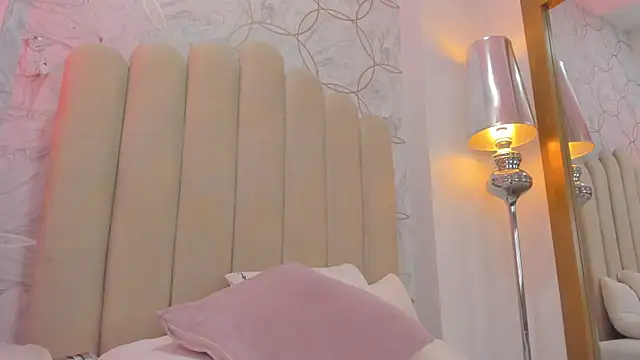 Snapshot of Foxy200__ chatting on January 15, 2026, 8:01 pm Foxy200 online show from January 15, 2026, 8:01 pm