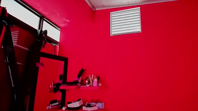 Snapshot of Ambar_Roux_ chatting on April 21, 2026, 12:23 pm Ambar Roux online show from April 21, 2026, 12:23 pm