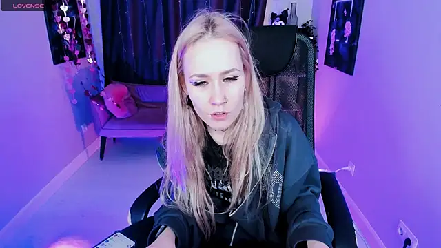 Snapshot of Bunny__of_love chatting on February 12, 2025, 1:37 pm Bunny of love online show from February 12, 2025, 1:37 pm