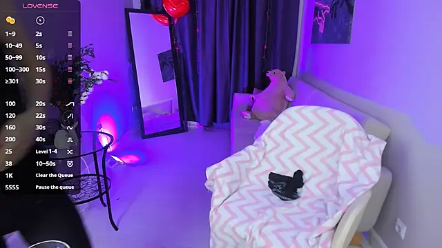 Snapshot of Bunny__of_love chatting on February 21, 2025, 1:33 pm Bunny of love online show from February 21, 2025, 1:33 pm