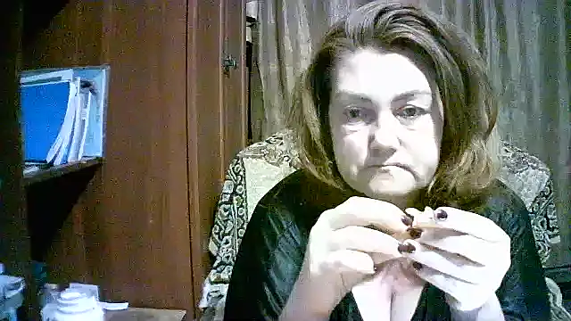 Snapshot of Madame-Butterfly chatting on September 15, 2025, 3:12 pm Madame-Butterfly online show from September 15, 2025, 3:12 pm