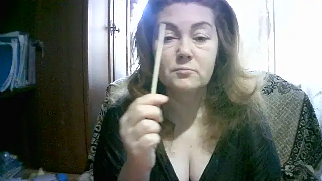 Snapshot of Madame-Butterfly chatting on October 5, 2025, 7:32 am Madame-Butterfly online show from October 5, 2025, 7:32 am