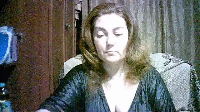 Snapshot of Madame-Butterfly chatting on October 6, 2025, 10:43 pm Madame-Butterfly online show from October 6, 2025, 10:43 pm