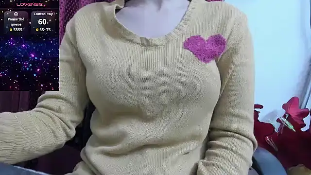 Snapshot of Reika_01 chatting on December 2, 2025, 1:17 am Reika 01 online show from December 2, 2025, 1:17 am