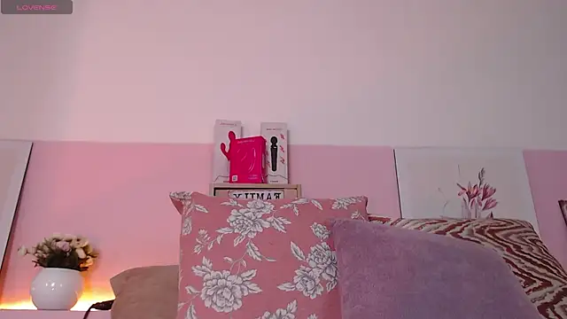 violeta leon online show from March 22, 2025, 4:56 am