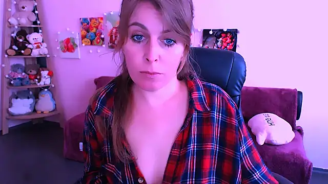 Snapshot of Hot_Milady chatting on April 28, 2026, 7:46 am Hot Milady online show from April 28, 2026, 7:46 am
