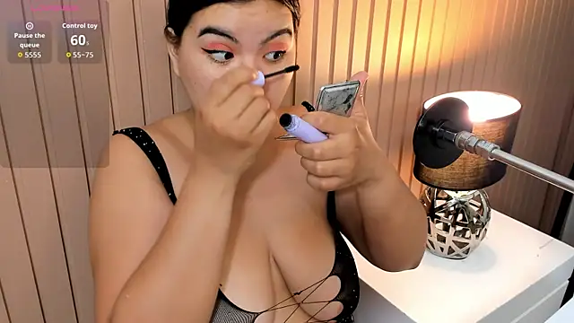 klhoe boobs online show from November 16, 2025, 3:33 am