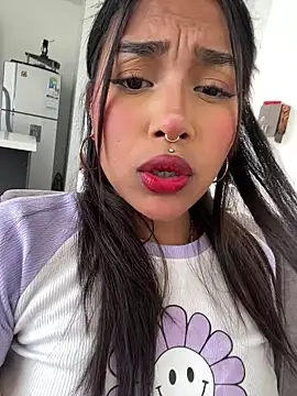 Snapshot of Mariangel_11 chatting on March 9, 2025, 4:11 pm Mariangel 11 online show from March 9, 2025, 4:11 pm