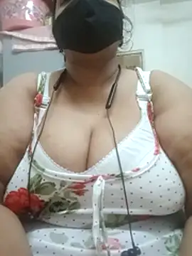 zeepe19 online show from May 13, 2026, 2:51 am