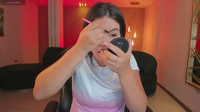 ValeriaRoldanX online show from March 5, 2026, 10:23 am