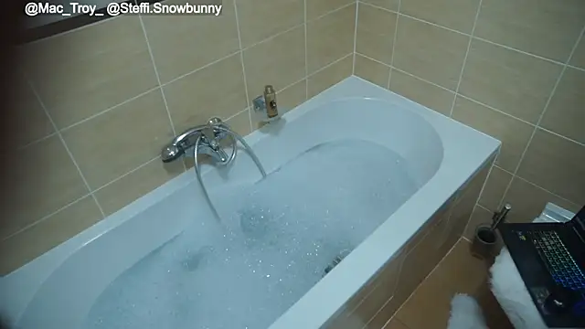 MacTroy online show from April 11, 2026, 7:50 pm