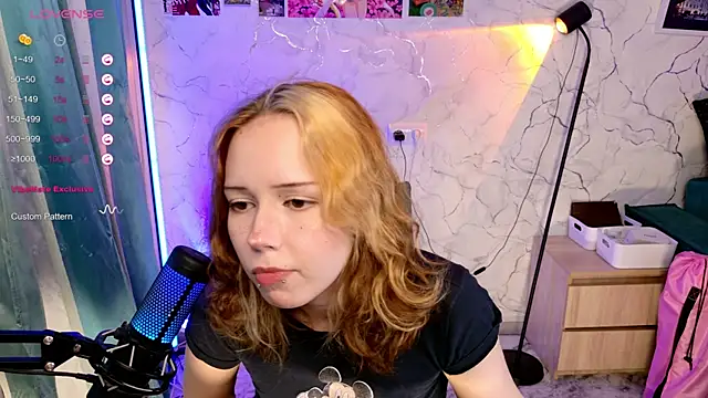 Snapshot of 812sunflowerinahat chatting on April 6, 2026, 2:07 pm 812sunflowerinahat online show from April 6, 2026, 2:07 pm