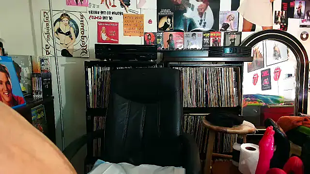 Snapshot of Alice_Love_69 chatting on December 22, 2025, 5:18 am Alice Love 69 online show from December 22, 2025, 5:18 am