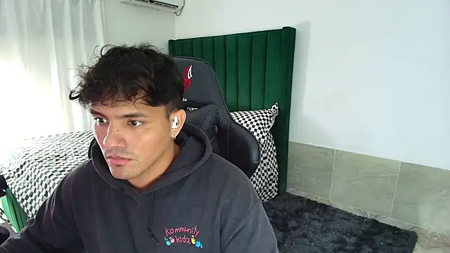 Snapshot of man_dur07 chatting on February 3, 2026, 2:53 am man dur07 online show from February 3, 2026, 2:53 am