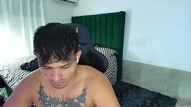 Snapshot of man_dur07 chatting on February 3, 2026, 11:32 pm man dur07 online show from February 3, 2026, 11:32 pm