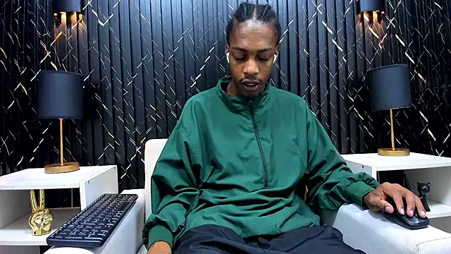Snapshot of LarryCollin chatting on March 5, 2025, 3:29 am LarryCollin online show from March 5, 2025, 3:29 am
