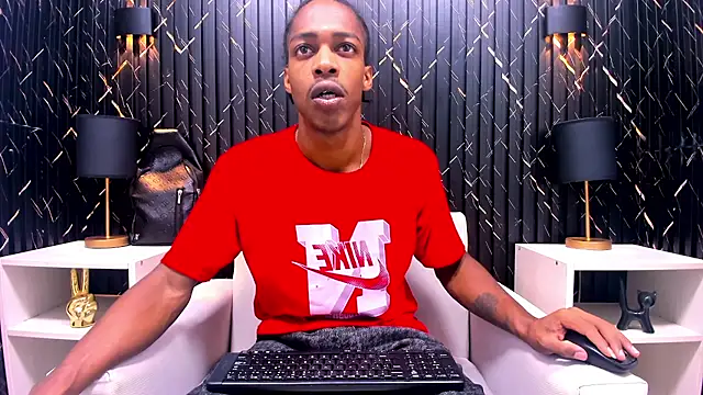 Snapshot of LarryCollin chatting on March 1, 2025, 3:43 am LarryCollin online show from March 1, 2025, 3:43 am