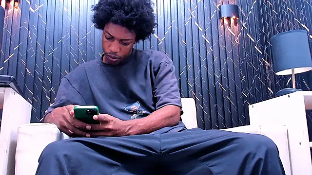 Snapshot of LarryCollin chatting on September 9, 2025, 1:27 am LarryCollin online show from September 9, 2025, 1:27 am