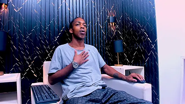 Snapshot of LarryCollin chatting on March 2, 2025, 2:08 am LarryCollin online show from March 2, 2025, 2:08 am