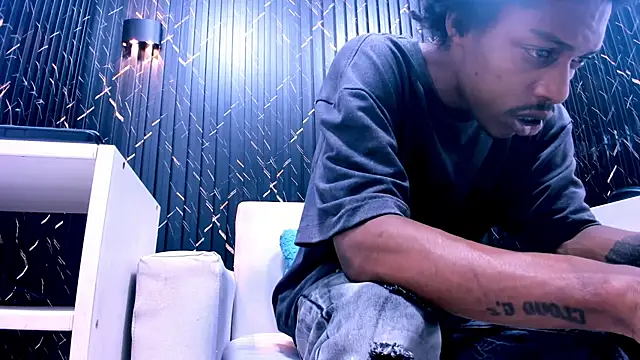 Snapshot of LarryCollin chatting on September 30, 2025, 3:12 am LarryCollin online show from September 30, 2025, 3:12 am