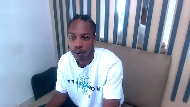 Snapshot of LarryCollin chatting on March 20, 2025, 12:22 pm LarryCollin online show from March 20, 2025, 12:22 pm