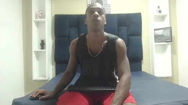 Snapshot of LarryCollin chatting on February 21, 2025, 10:59 pm LarryCollin online show from February 21, 2025, 10:59 pm
