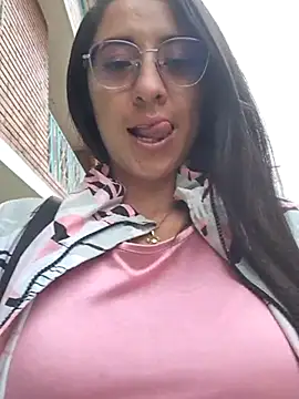 Snapshot of VALERY-03_ chatting on March 4, 2025, 12:22 pm VALERY-03 online show from March 4, 2025, 12:22 pm