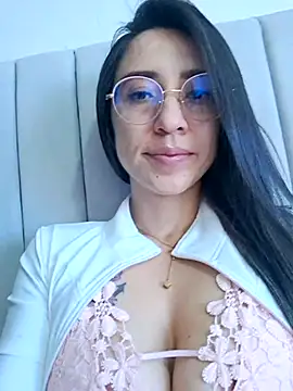 Snapshot of VALERY-03_ chatting on October 9, 2025, 12:06 pm VALERY-03 online show from October 9, 2025, 12:06 pm
