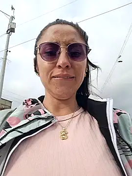 Snapshot of VALERY-03_ chatting on February 14, 2025, 9:10 pm VALERY-03 online show from February 14, 2025, 9:10 pm