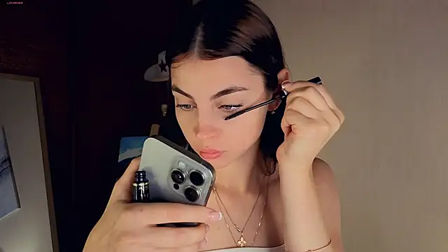 MaryJacksoon online show from September 29, 2025, 7:59 am