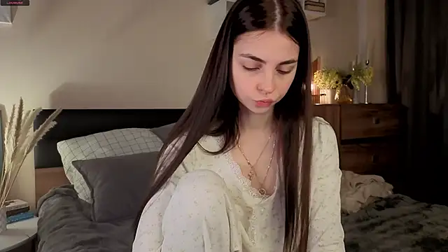 MaryJacksoon online show from November 8, 2025, 7:45 am