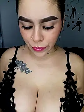 Snapshot of BigTits_Kitty chatting on March 11, 2026, 7:02 am BigTits Kitty online show from March 11, 2026, 7:02 am