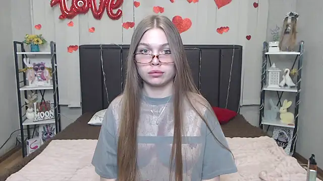 LaraPika online show from May 7, 2026, 5:11 am
