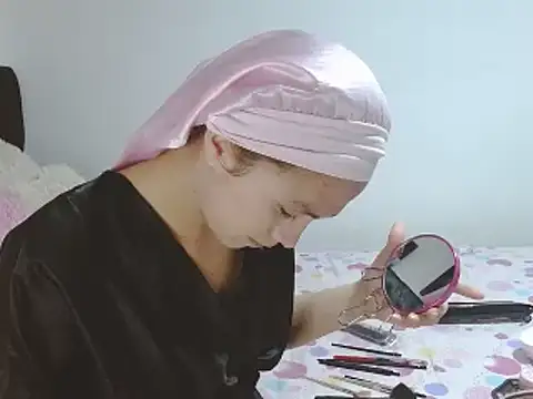 giuliana andrade online show from September 9, 2025, 1:59 am