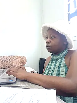 Snapshot of SWEETCLITYxxx chatting on October 1, 2025, 8:41 am SWEETCLITYxxx online show from October 1, 2025, 8:41 am