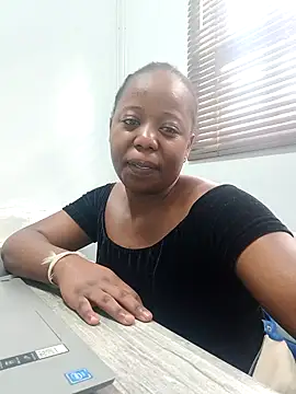 Snapshot of SWEETCLITYxxx chatting on October 4, 2025, 8:27 am SWEETCLITYxxx online show from October 4, 2025, 8:27 am