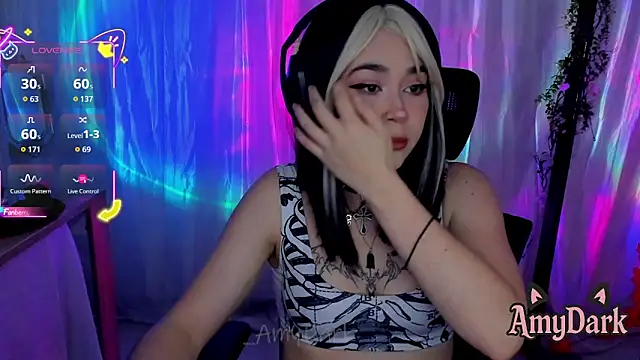Snapshot of _AmyDark chatting on September 15, 2025, 10:43 pm AmyDark online show from September 15, 2025, 10:43 pm