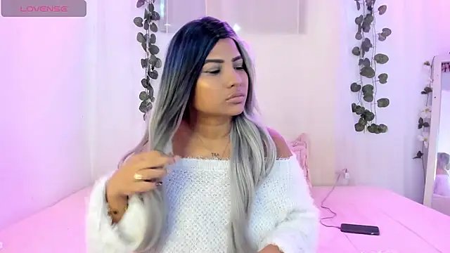 Snapshot of catalina_and_roger chatting on October 20, 2025, 12:27 pm catalina and roger online show from October 20, 2025, 12:27 pm