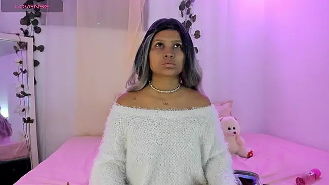 Snapshot of catalina_and_roger chatting on October 30, 2025, 12:14 pm catalina and roger online show from October 30, 2025, 12:14 pm