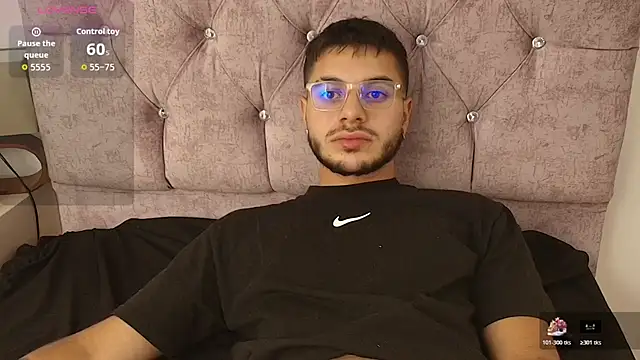 Amadeo Wild online show from October 26, 2025, 4:13 am